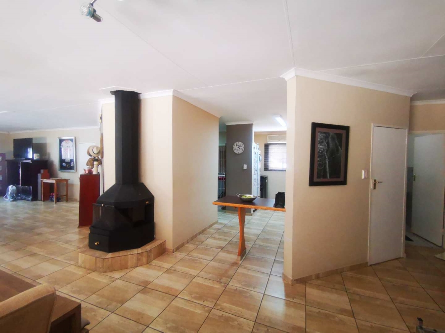 4 Bedroom Property for Sale in Langenhovenpark Free State